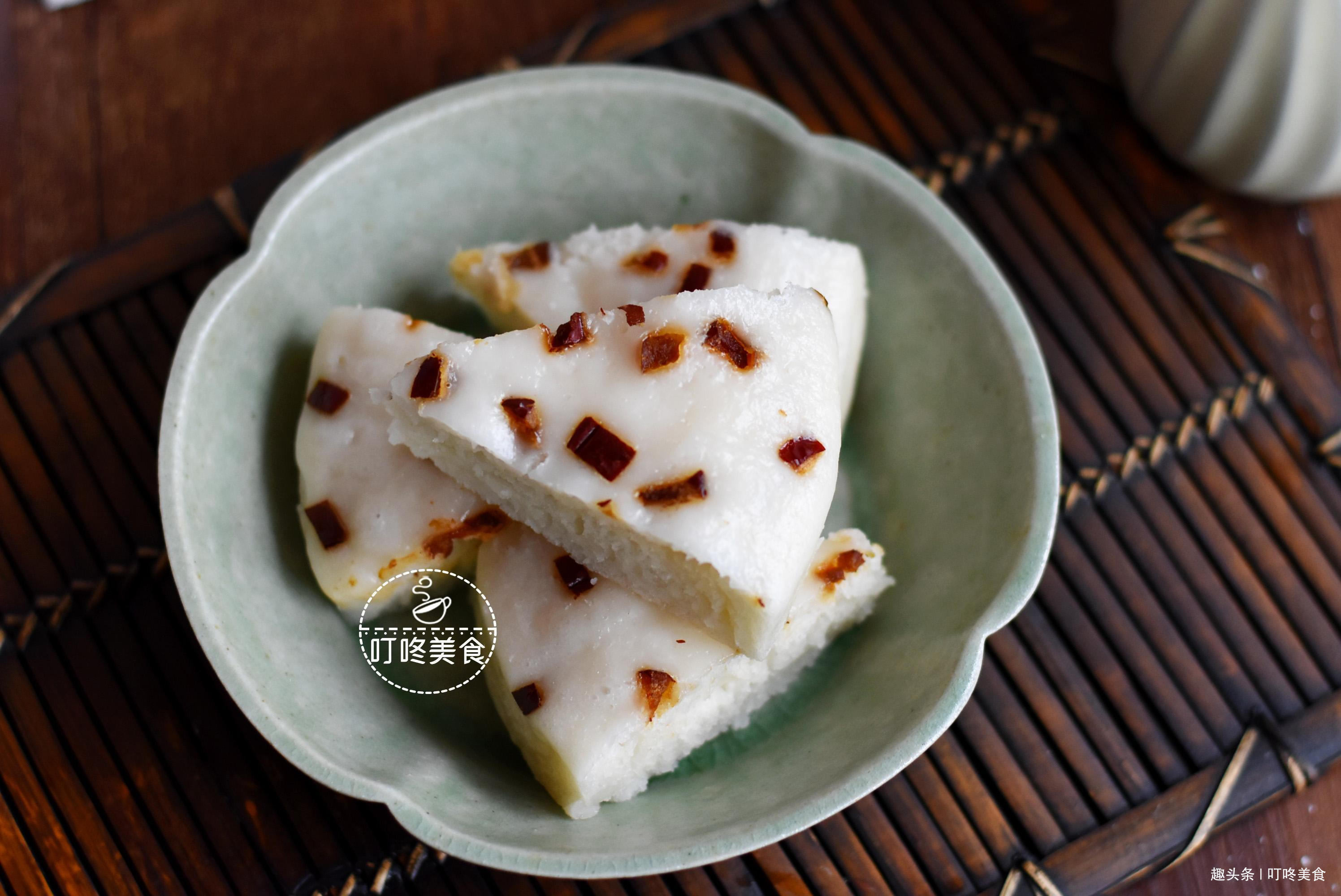 不用面粉也能做的发糕，只需一搅一蒸，又香又软，比蛋糕还美味