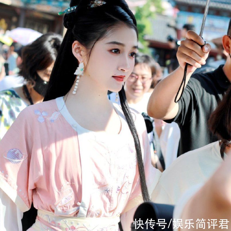 团宠|又一悬疑综艺来袭,张哲瀚李易峰加盟还不算,唯一女嘉宾是真团宠