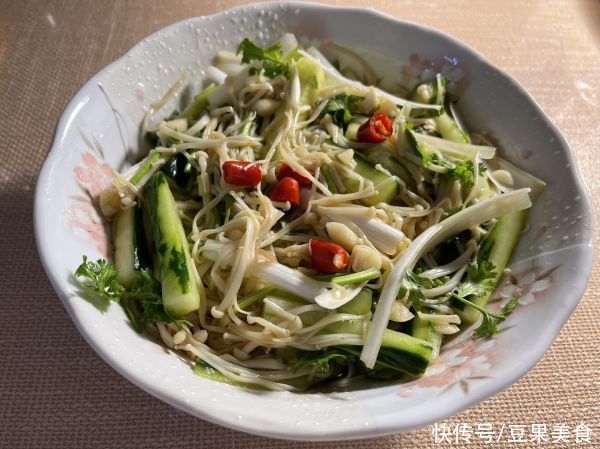 凉拌黄瓜|凉拌黄瓜金针菇～我家吃了十年，竟然还没吃腻