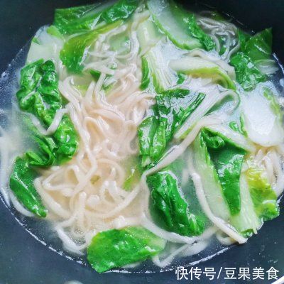  青菜|一人食清淡减肥餐～青菜手擀面