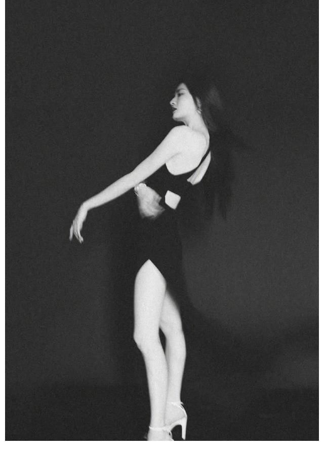 徐璐|漫画腿+小蛮腰,怪不得徐璐天天因为身材顶上热搜