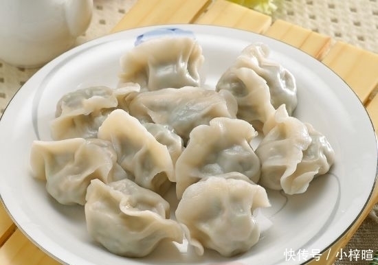大厨多年经验告诉你,不管什么饺子,加上这两种“水”,鲜美多汁