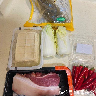 白菜炖粉条这样做也太好吃了，每天下饭都靠它