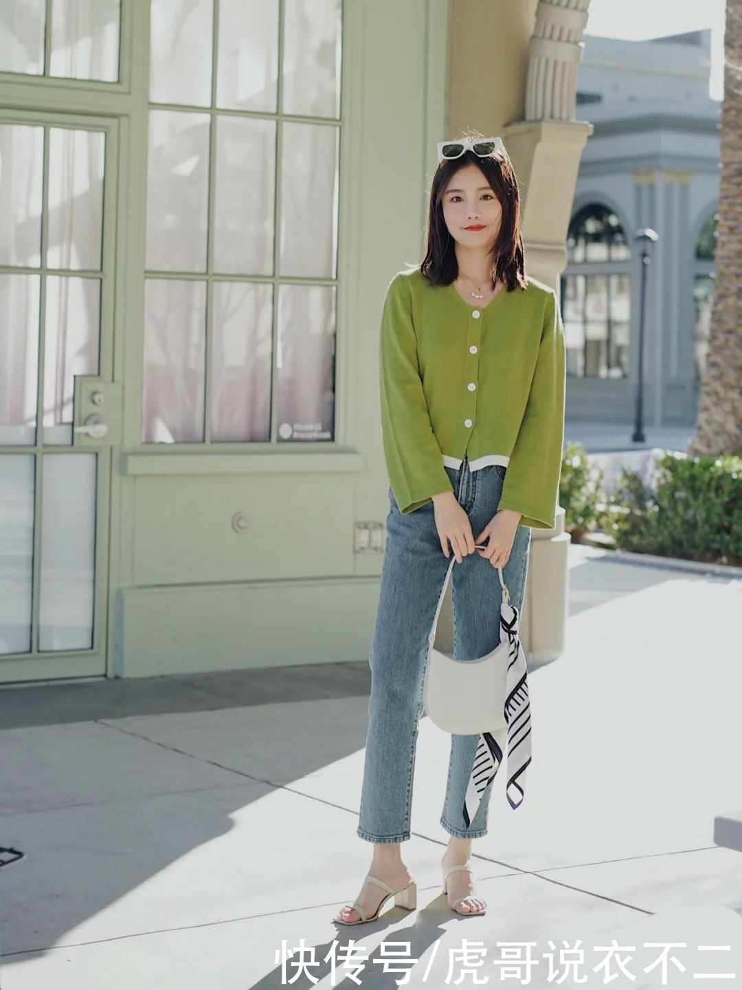 蓝色牛仔裤的N种搭配,每一种都优雅时尚又减龄,闭眼入手不出错