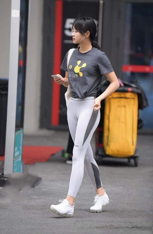 领口 文艺清新的鲨鱼裤穿搭更加吸睛夺目,舒适大方又显气质,清爽舒适