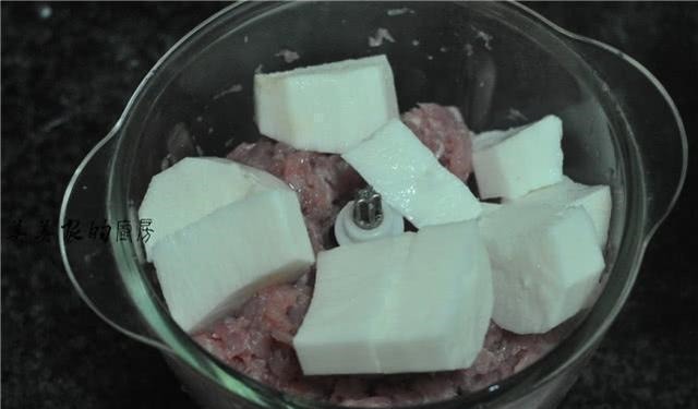 儿子三天两头要吃此早餐,平底锅一烙10分钟就上桌,解馋还顶饱