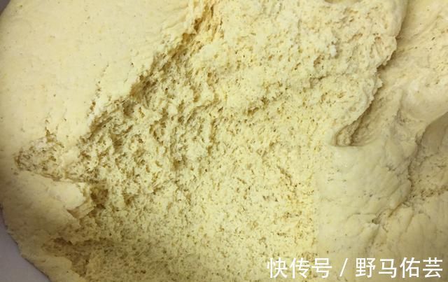 玉米面你最想不到的做法,比蒸馒头简单,像面包一样暄软好吃