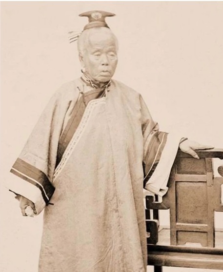 孩子|清朝总督交接，要求一老太太搬走，她说：我不搬，反正都是我儿子