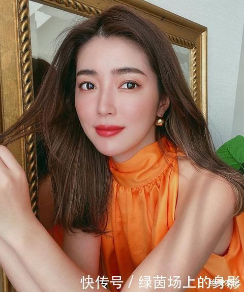 五官最美、长相惊艳,日本模特的“大气熟龄风”穿搭,太让人喜欢