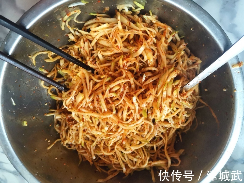 这碱性食材1块钱一斤，比萝卜还养人，拌拌吃一冬也不坏，杀菌防感冒