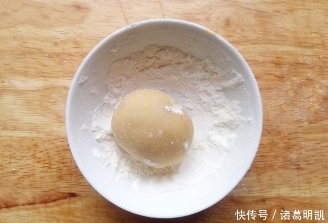 蛋黄|广式月饼还是喜欢这配方,蛋黄油润咸香,饼皮松软可口,味道大赞