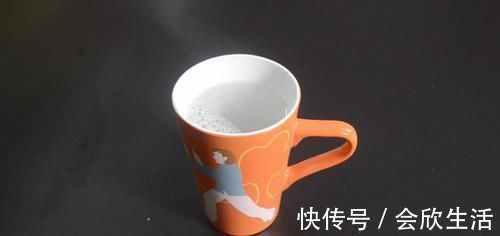 梳子脏了难清洗 只需用它泡一泡, 梳子立马洁净如新, 赶紧去试试