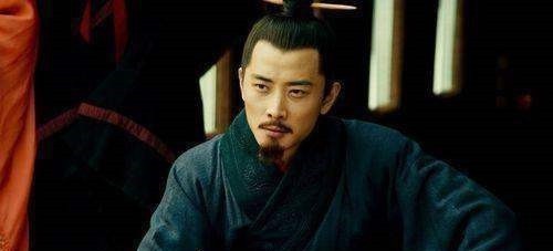 刘裕代晋|权臣:我老了,想退休!众人举手称赞,一谋士听后大惊:他想谋反!