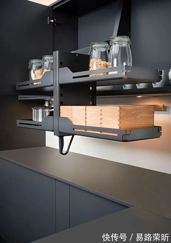 踢脚线|如何在同样的厨房空间里,比别人家多出双倍、四倍、六倍...的收纳空间呢?