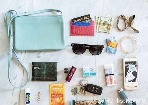 约会时,建议女生包包里带上这6样小东西,安全好用不尴尬