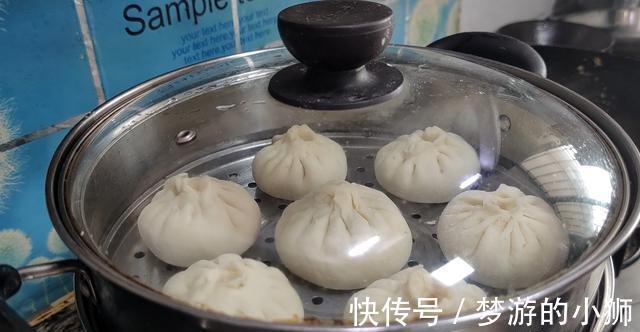 好吃|肉包子这样做太好吃了，学会这样调肉馅，包子松软鲜香，好吃解馋