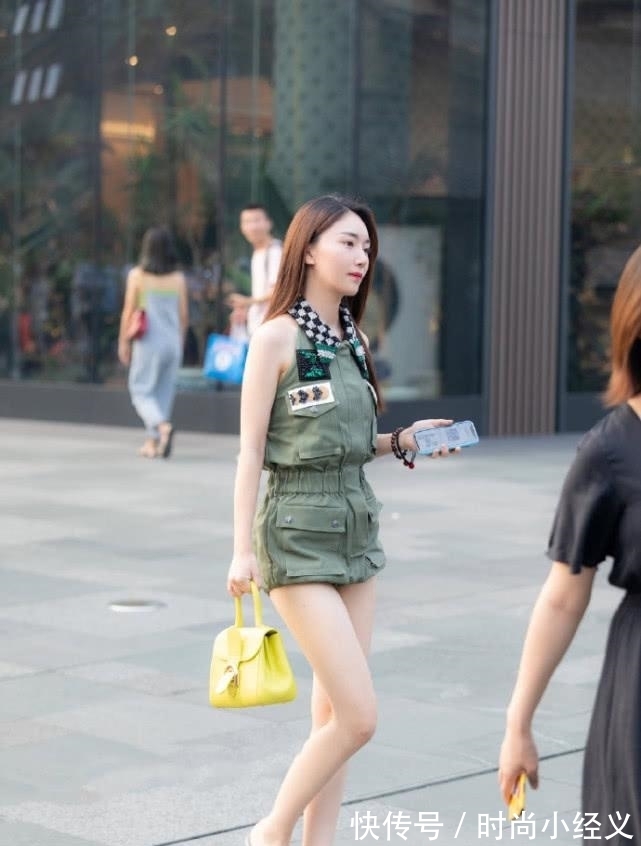 美女|美女很会穿衣打扮,造型时尚靓丽,一般人养不起