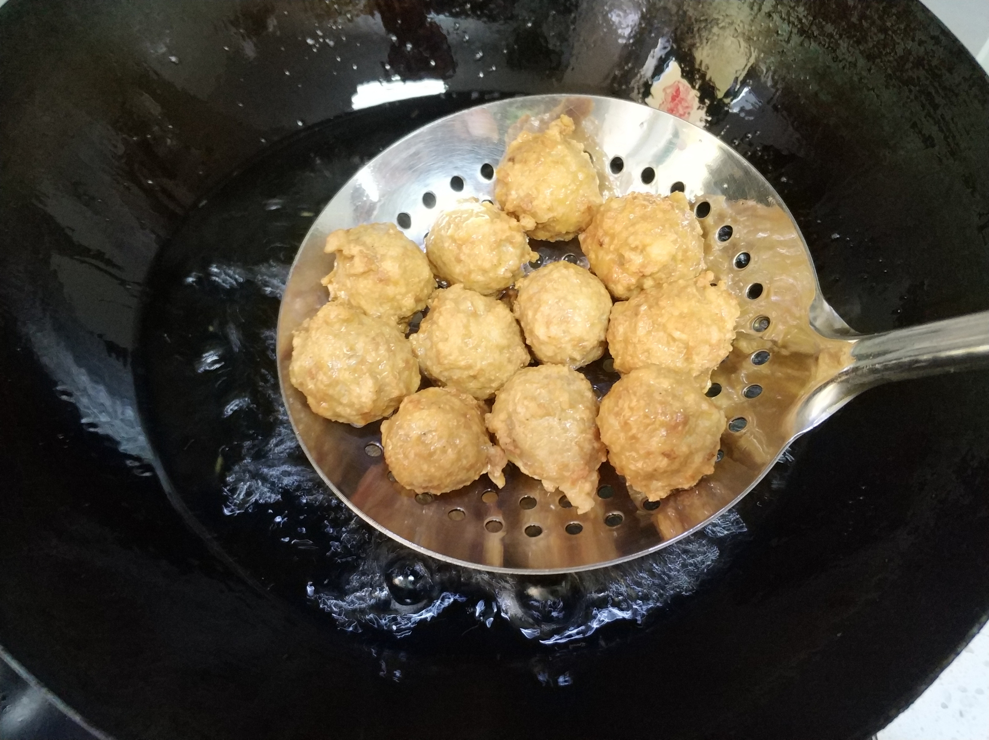 炸丸子|爷爷做了一辈子的炸肉丸,教给我几个小诀窍,最忌放这两味调料