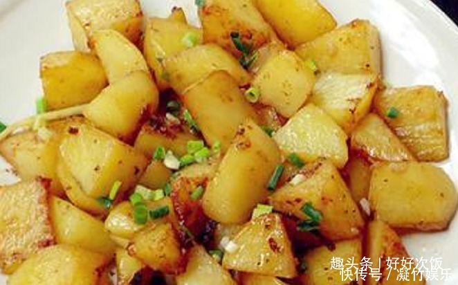 年夜饭菜谱:茭白炒肉丝,酱香豆腐,茄汁海鲜菇,香葱土豆