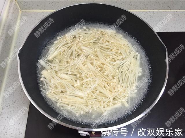 宅在家，我隔三差五做此菜，下饭又过瘾，还不长肉，做法超简单