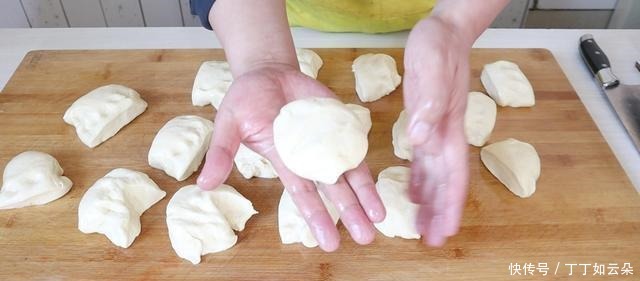 我家里祖传三代做油饼的配方,味道松软,放半个月不硬,太香了