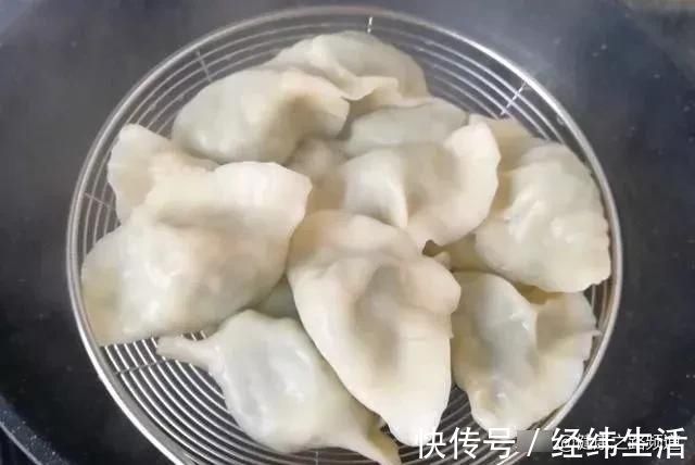建议大家:包韭菜饺子,记住“3不放”,难怪没有饭店的好吃