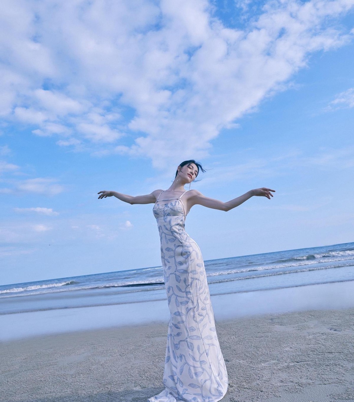 连体裤|钟楚曦的身材一点不输超模, 穿得这么清凉, 依旧不低俗, 好厉害