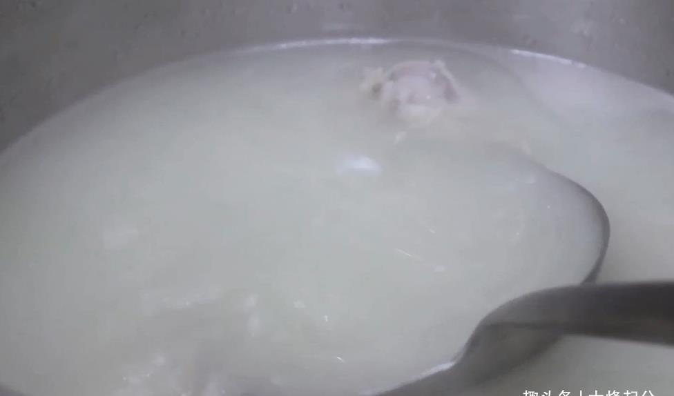 把羊肉|传统名菜鱼羊鲜,冬季进补必备,汤鲜肉嫩,味道妙不可言