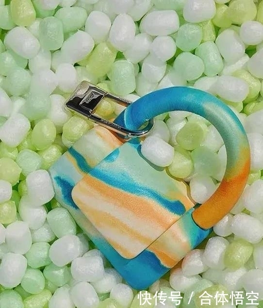 烂大街的包包别背了!2021春夏最流行的是这些