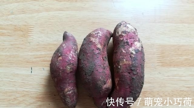 一滴水|想吃烤红薯不用买,用电饭锅就能做,不放一滴水,软糯香甜超好吃