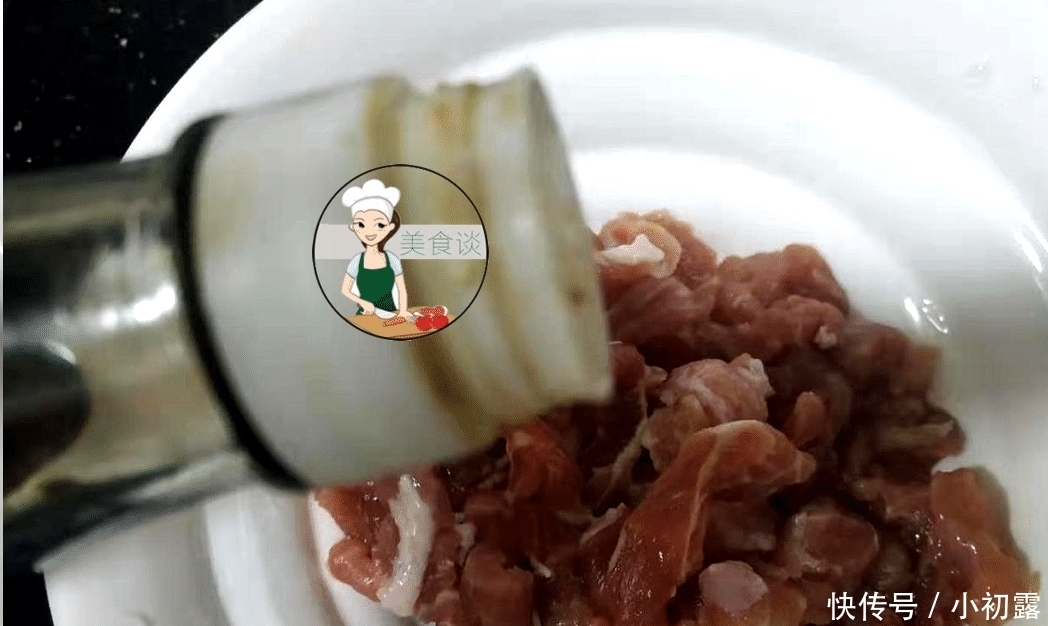 女人都爱的下饭菜,配它一起炒,不仅更鲜香,润肠道,多吃还美容