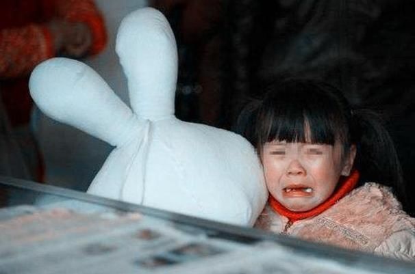 洋娃娃|妈,娃娃又眨眼了,女儿的话妈妈误认为玩笑,奶奶却急忙送医