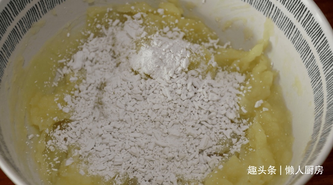 土豆别再炖肉了,教你一个新吃法,好吃到停不下来,比吃肉香!