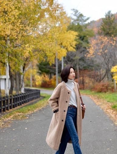 日系 40岁的女人别再乱穿衣，学ins时尚宝妈的日系穿搭，舒适不张扬