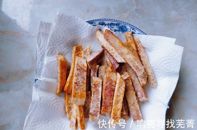 在家做翻砂芋头，甜而不腻，比买的零食强多了！