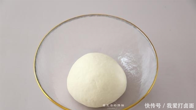 做包子不要只会加酵母,多加一样,包子白又胖,冷了也不发硬