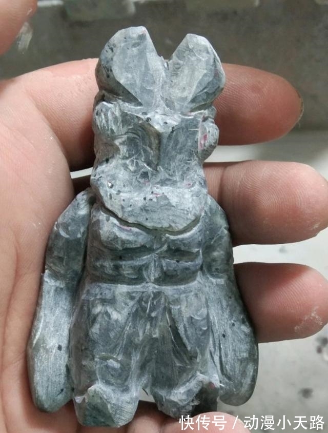 奥特曼|网友挖出奇怪石头,神似巴尔坦星人!难道奥特曼的故事是真的?