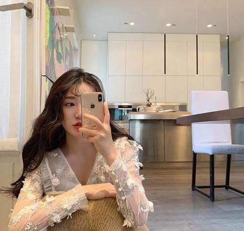 长裙真的是秋冬的搭配神器！单穿搭大衣棉服都可，清新自然惹人爱