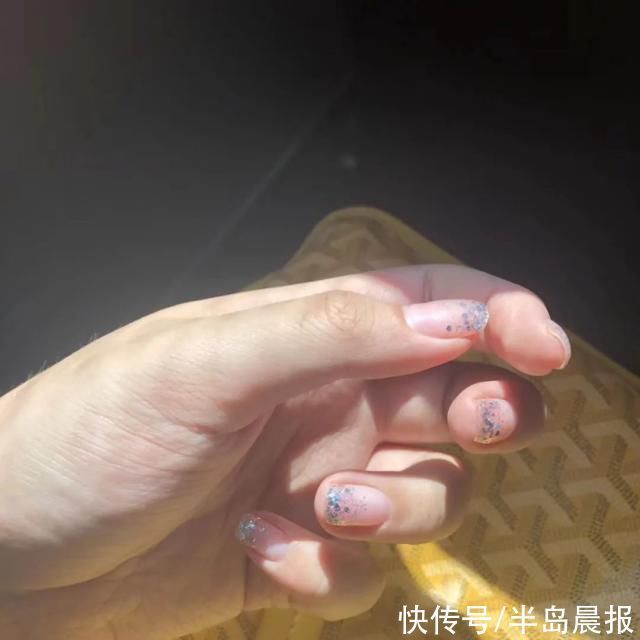 萧内网|原本多好看的手,现在成这样了,姑娘:美甲做多的下场