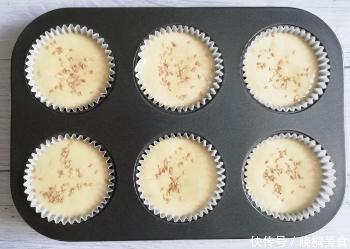 简单3步教你做老式鸡蛋糕,蛋清蛋黄不用分离,做法超简单