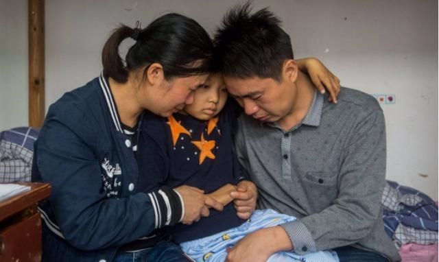 九岁女孩来例假会不会太早,大夫3种东西,一定别给小孩子吃