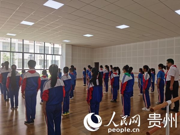 安顺市西秀区启新学校|西秀区启新学校：帮扶留守儿童 党员开启“1+N”包保模式