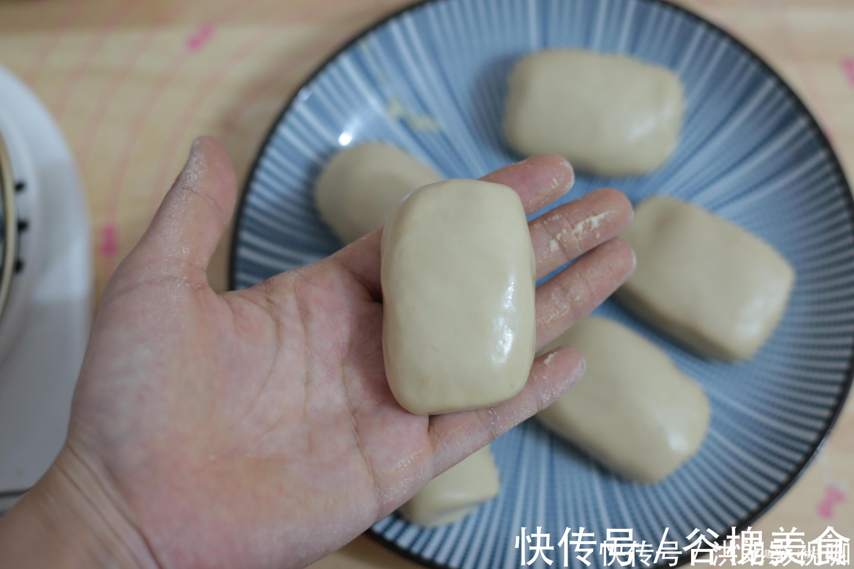 糯米粉最好吃的做法，香甜软糯，咬一口还会爆浆，越吃越过瘾，赞