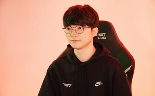 T1运营点赞郑爽,公号私用惹怒粉丝,直言追星请换小号