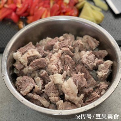 牛肉|汤浓味美??好吃到连汤都不剩??西红柿炖牛腩