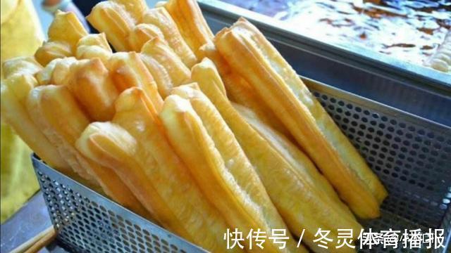 发酵|炸油条时，切记“1忌2放”窍门，油条又大又脆，10小时不回软
