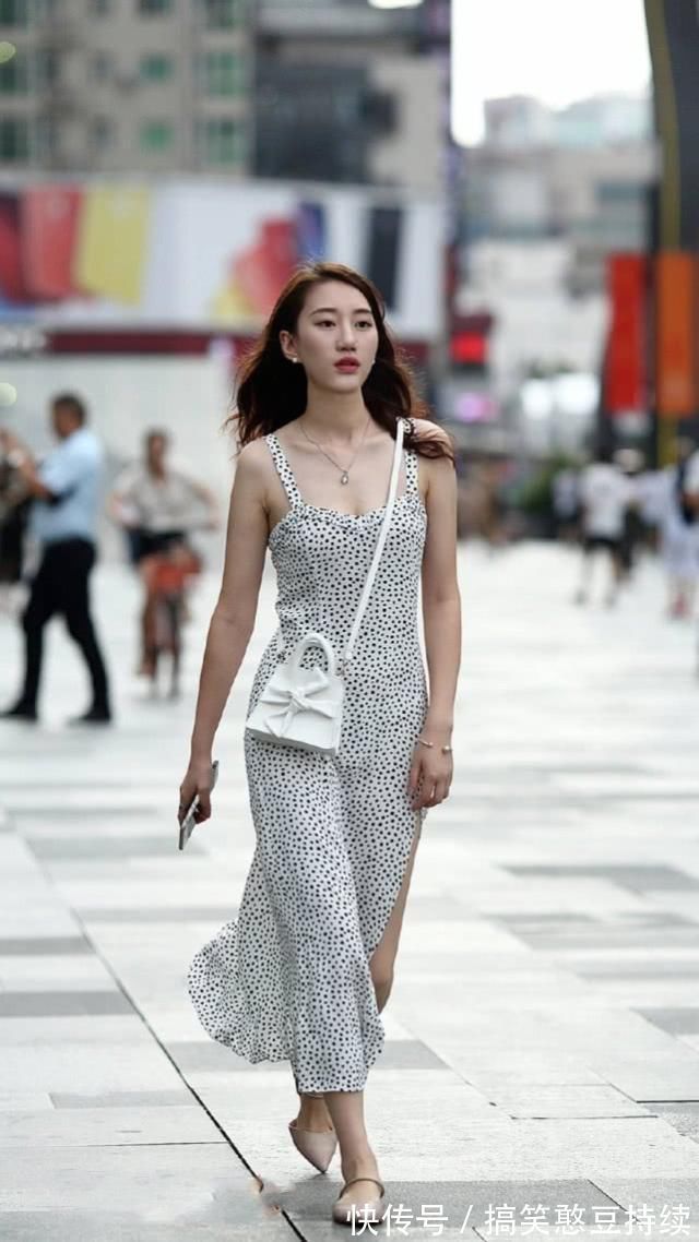 气质|清新典雅的连衣裙,显精神又更加减龄,穿出自己的窈窕身姿