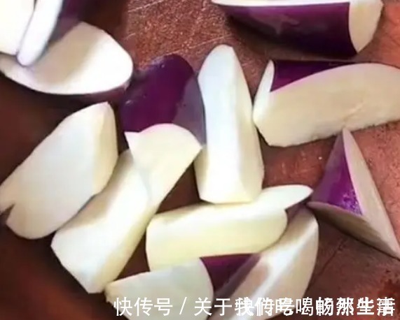 鱼香茄子|鱼香茄子别再炸了，学会1个技巧，茄子不发黑不油腻，软糯又入味