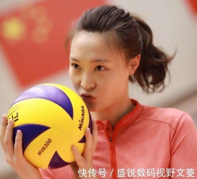 女排|女排世界冠军曾春蕾,嫁海归总裁,如今挺孕肚做瑜伽已发福