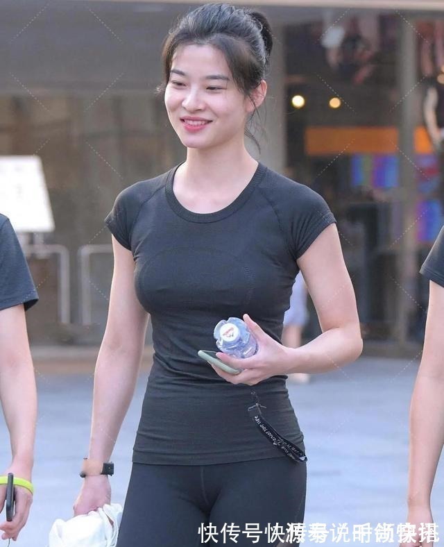 水印 水印瑜伽裤的不俗组合,苗条的女孩穿得更漂亮,气质更好!